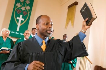 Justiça do Trabalho nega vínculo de emprego de pastor com igreja evangélica